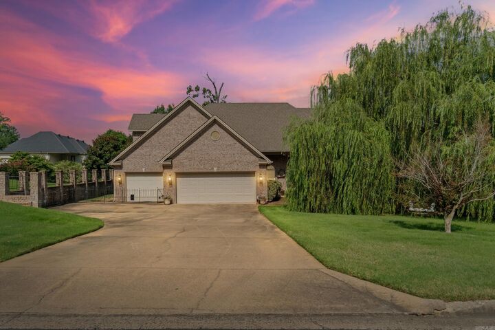 Property Photo: 7225 E Worth Ave AR 72019