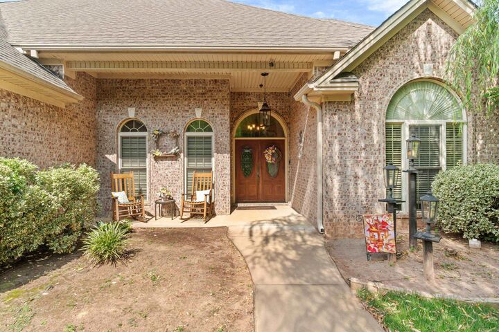 Property Photo: 7225 E Worth Ave AR 72019