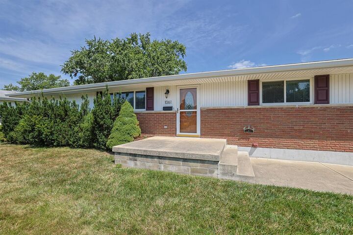 Property Photo: 1061 Cottage Court Drive OH 45324