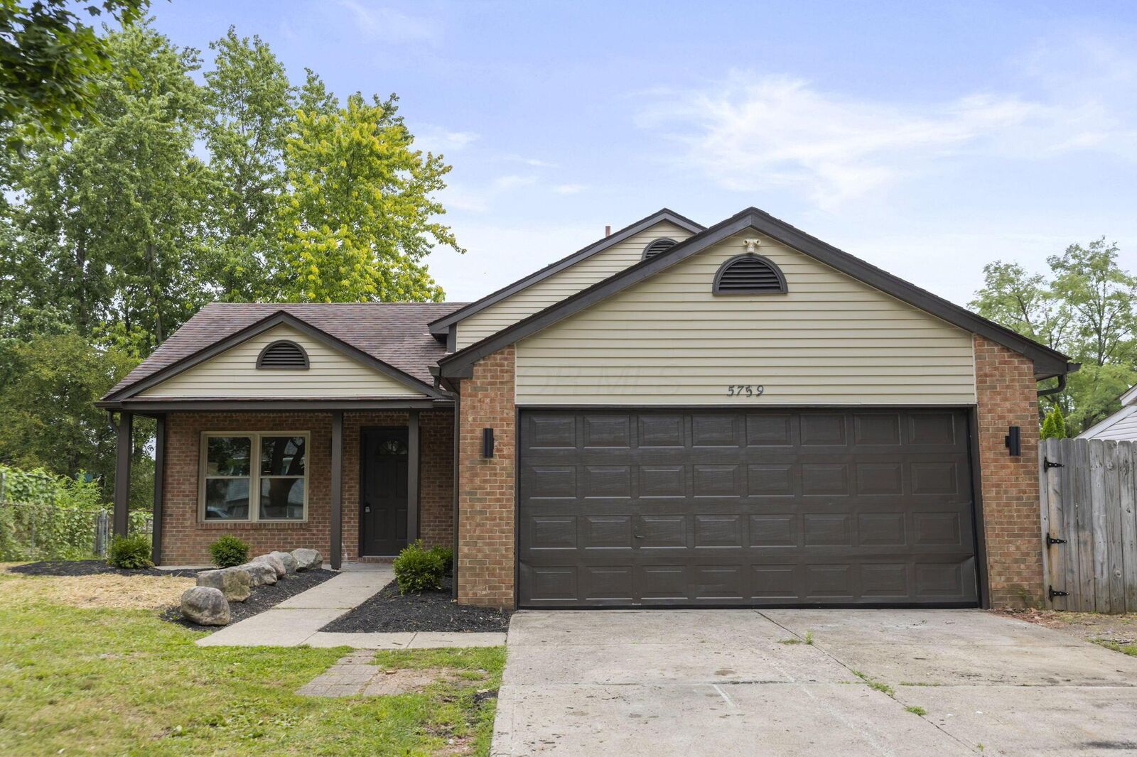 Property Photo:  5759 Chanwick Drive  OH 43119 