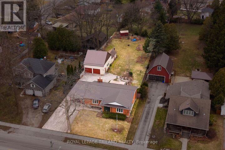 308 John Street South — photo 1