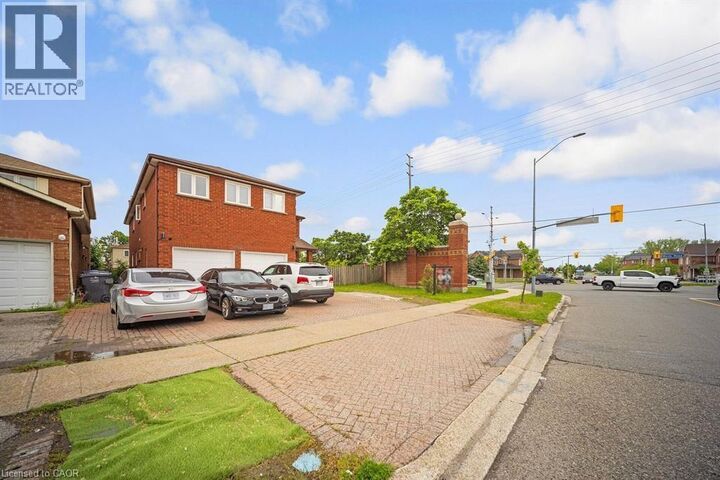 Property Photo: 692 Huntington Ridge Drive ON L5R 1Z5