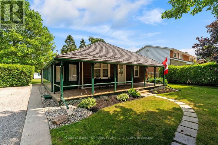 Property Photo:  135 Essex Street  ON N7A 2H8 