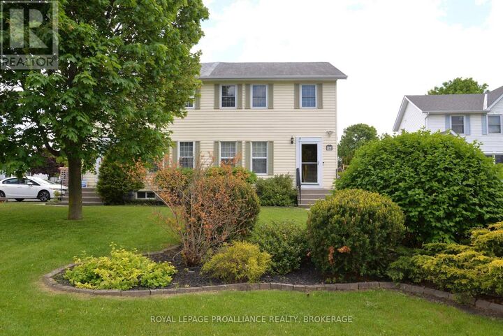 Property Photo: 964 Uxbridge Crescent ON K7M 8K8