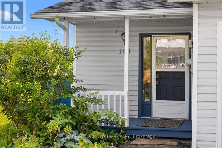 Property Photo:  104 Dunham Street  ON K7C 4M8 
