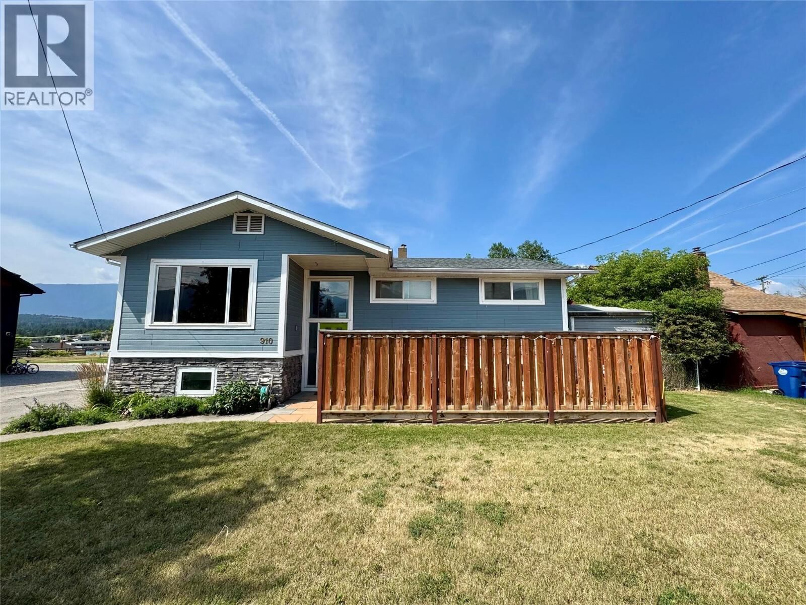 Property Photo: 910 5th Ave Avenue BC V0A 1K0