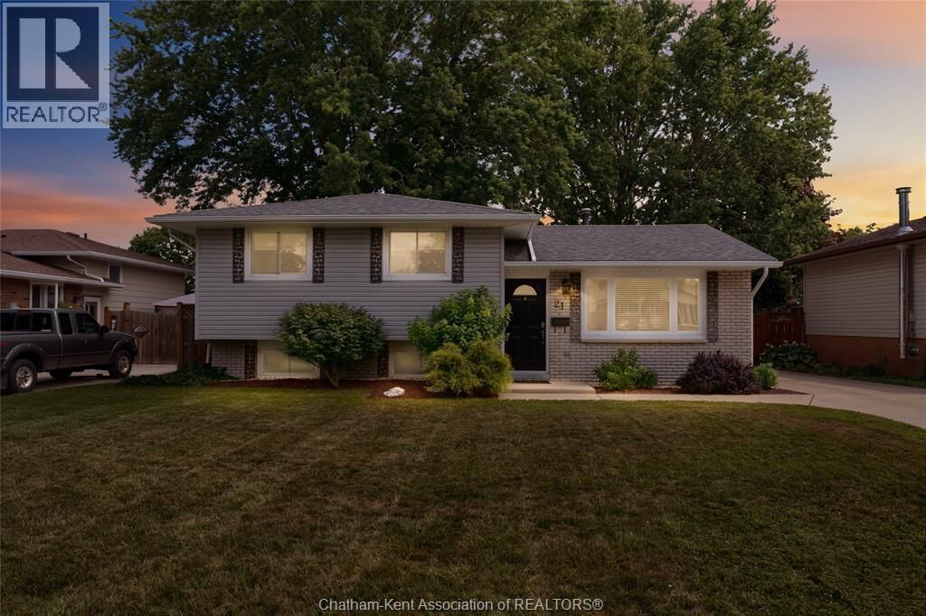 Property Photo:  21 Primrose Lane  ON N7L 4K7 