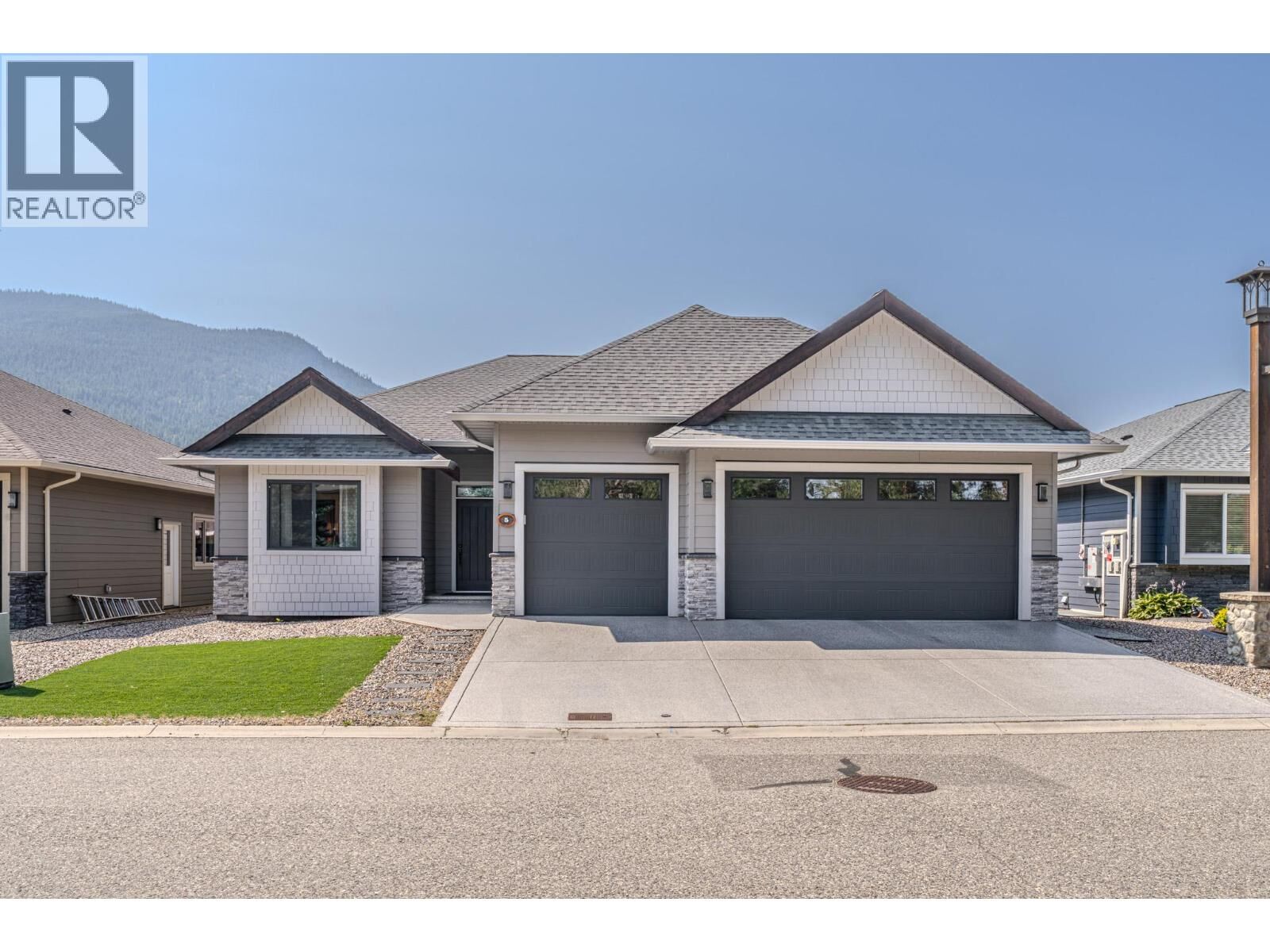 Property Photo: 2444 York Avenue 5 BC V4Y 0A3