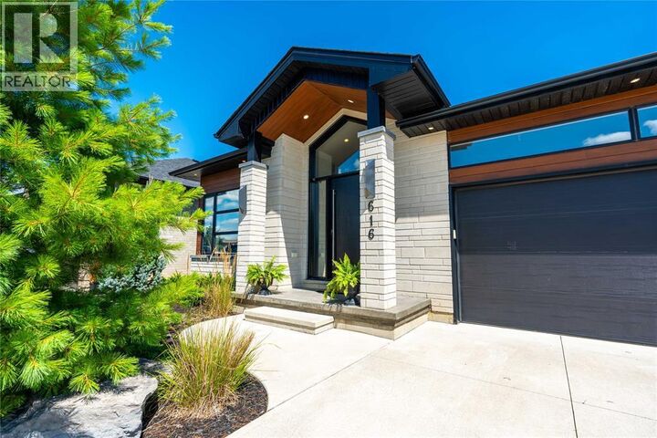 Property Photo: 616 Mead Court ON N7W 0B5