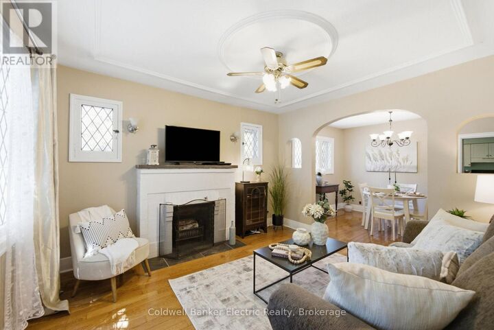 Property Photo:  1228 Kenneth Avenue  ON K9J 5P9 