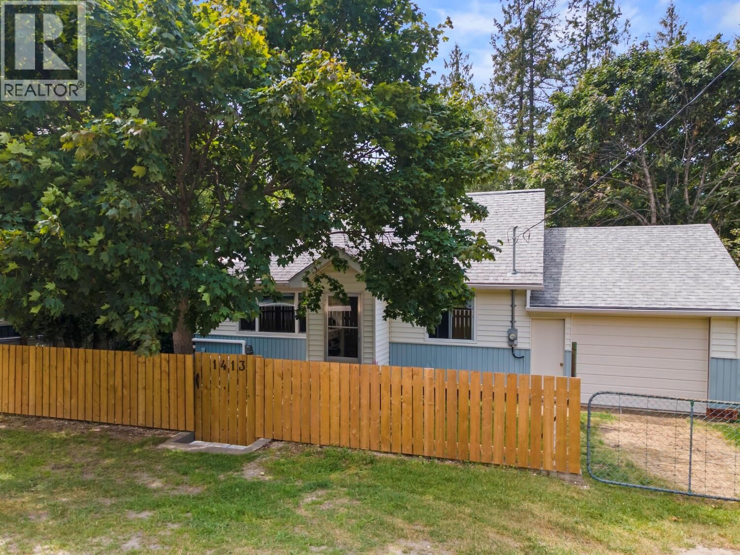 Property Photo:  1413 Eastman Avenue  BC V0B 2B0 