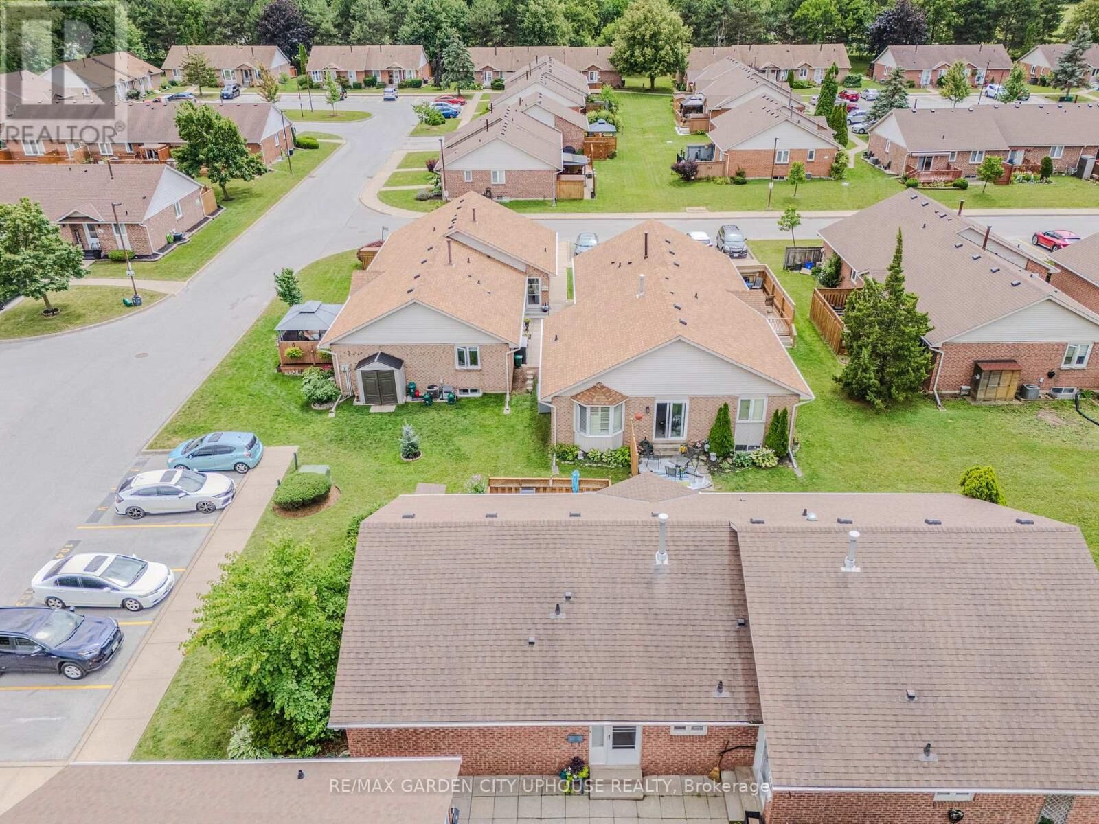 Property Photo: 122 Bunting Road 103 ON L2P 3X7