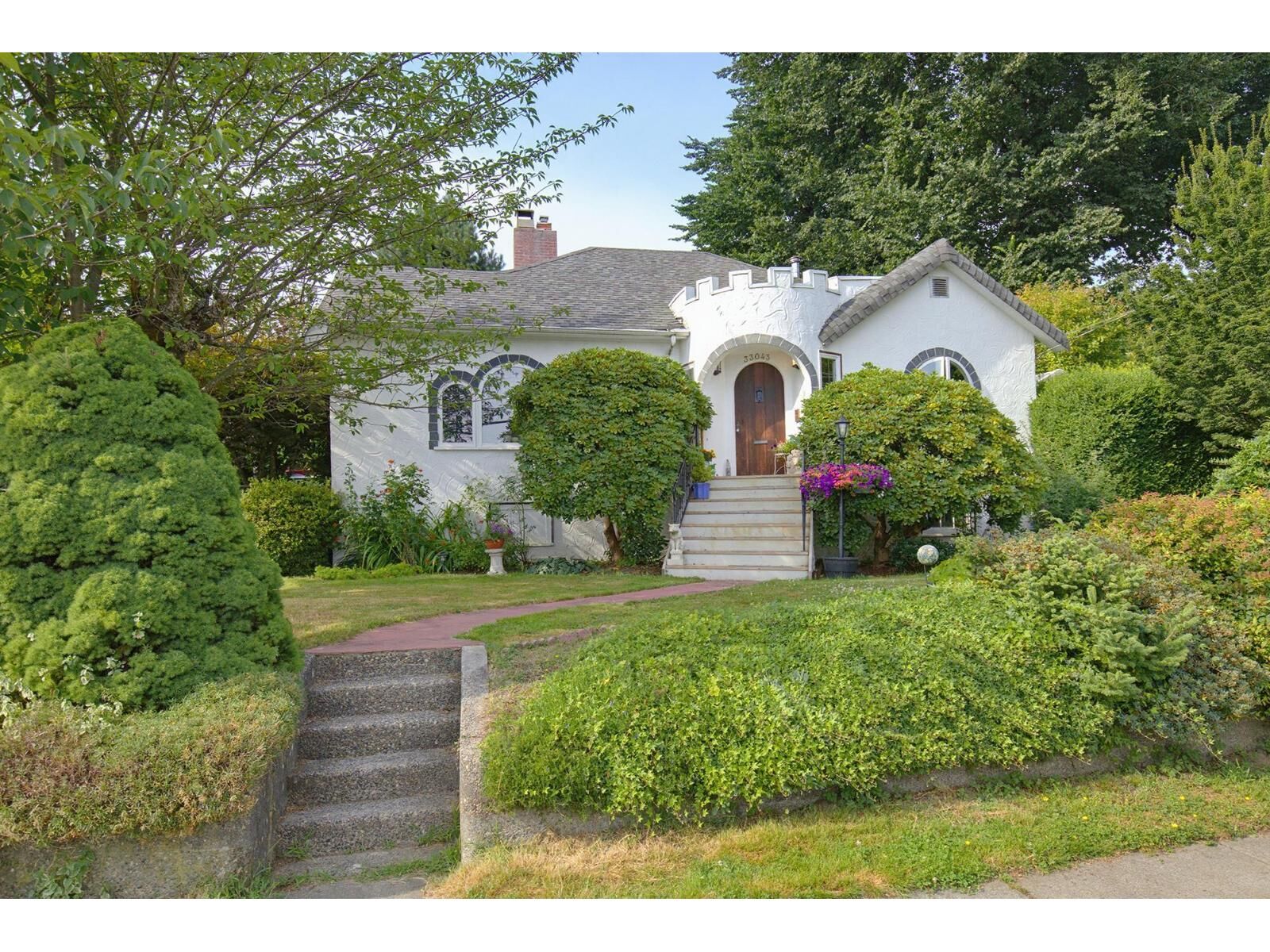 Property Photo:  33043 4th Avenue  BC V2V 1S6 