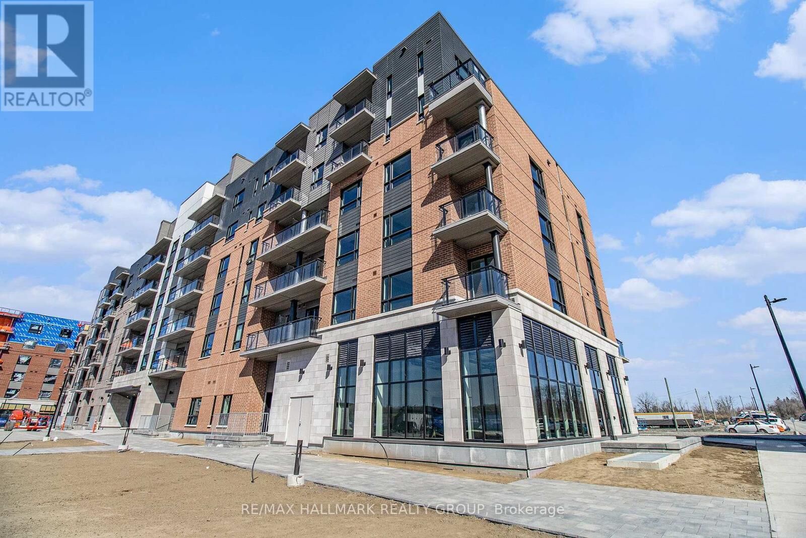 Property Photo: 1350 Hemlock Road 614 ON K1K 5C2