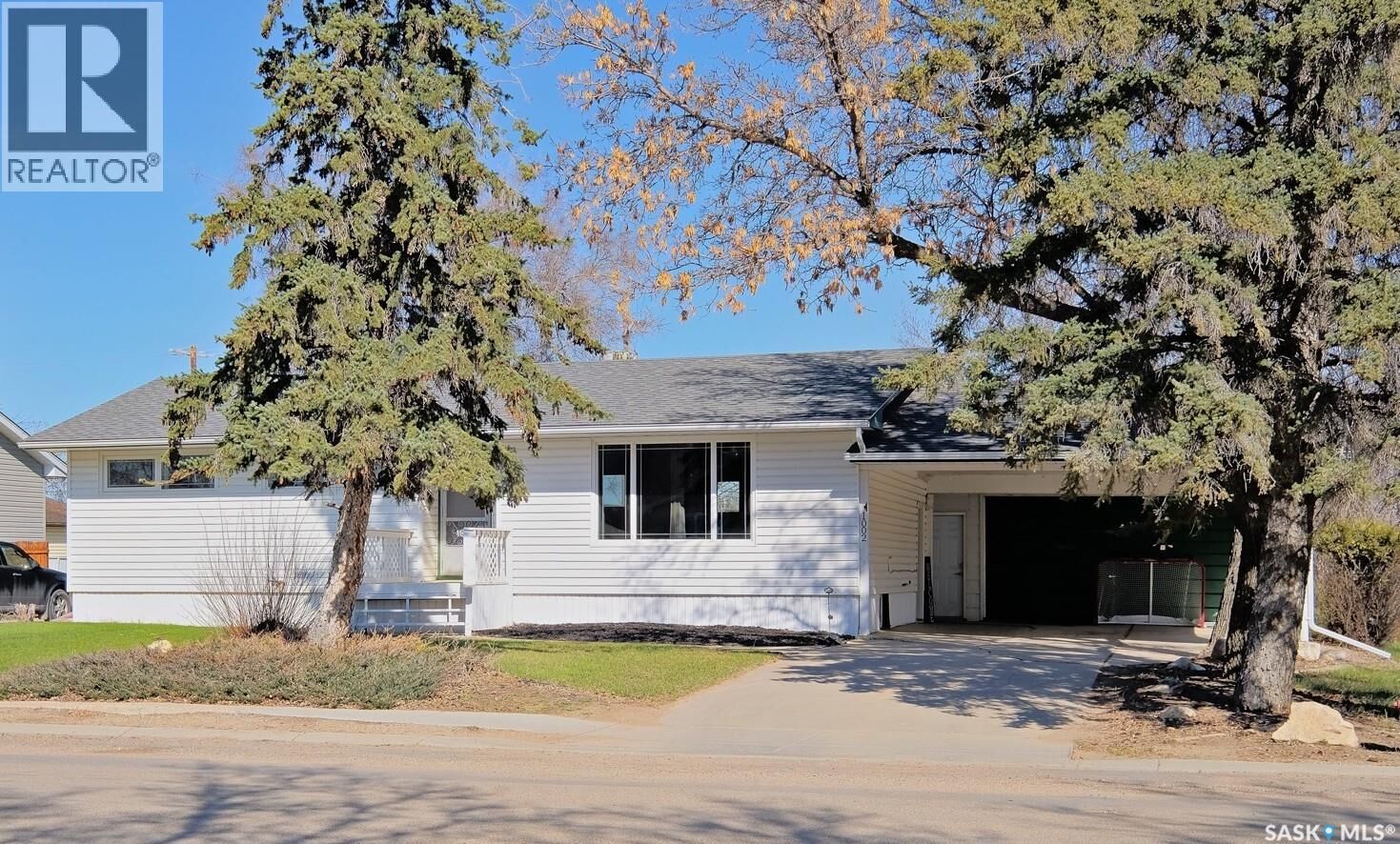 Property Photo: 1002 King Street SK S0L 2V0