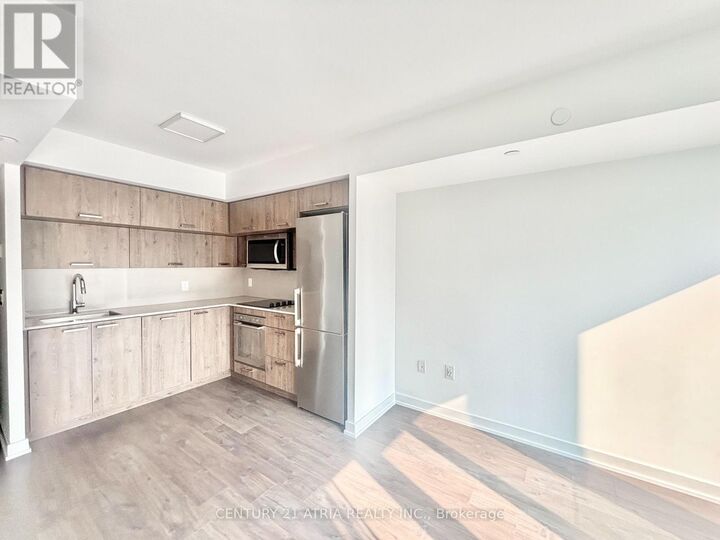 Property Photo:  50 McCaul St Street 811  ON M5T 1V9 