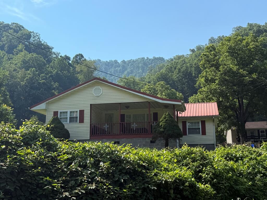 Property Photo:  35 Ail Branch  KY 41554 