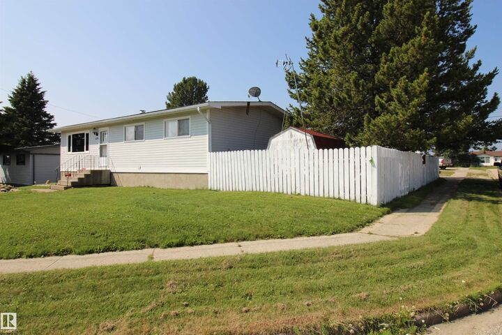 Property Photo: 5436 Moosehorn Avenue AB T0G 2C0