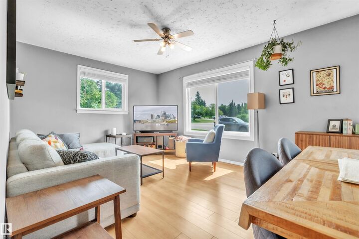 Property Photo:  5712 50 Avenue  AB T9M 1S4 