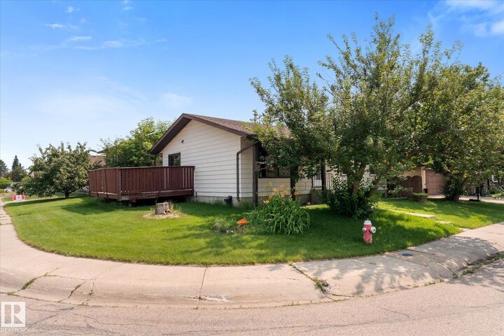 Property Photo:  42 McNabb Crescent  AB T7Z 1G8 