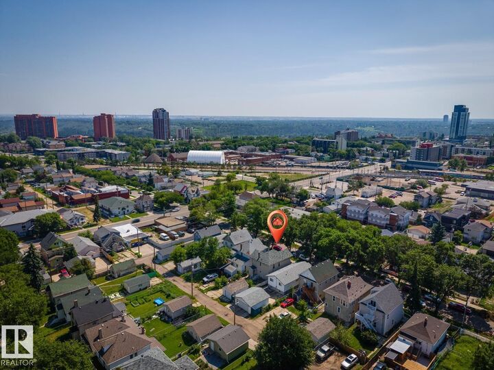 Property Photo:  9526 106A Avenue NW  AB T5H 0S8 