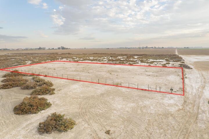 Property Photo:  10 Jackson  CA 93245 