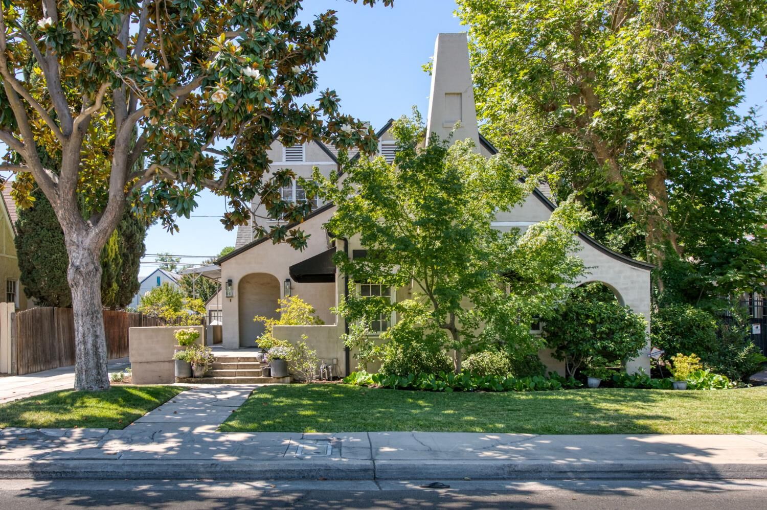 Property Photo: 544 E Clinton Avenue CA 93704