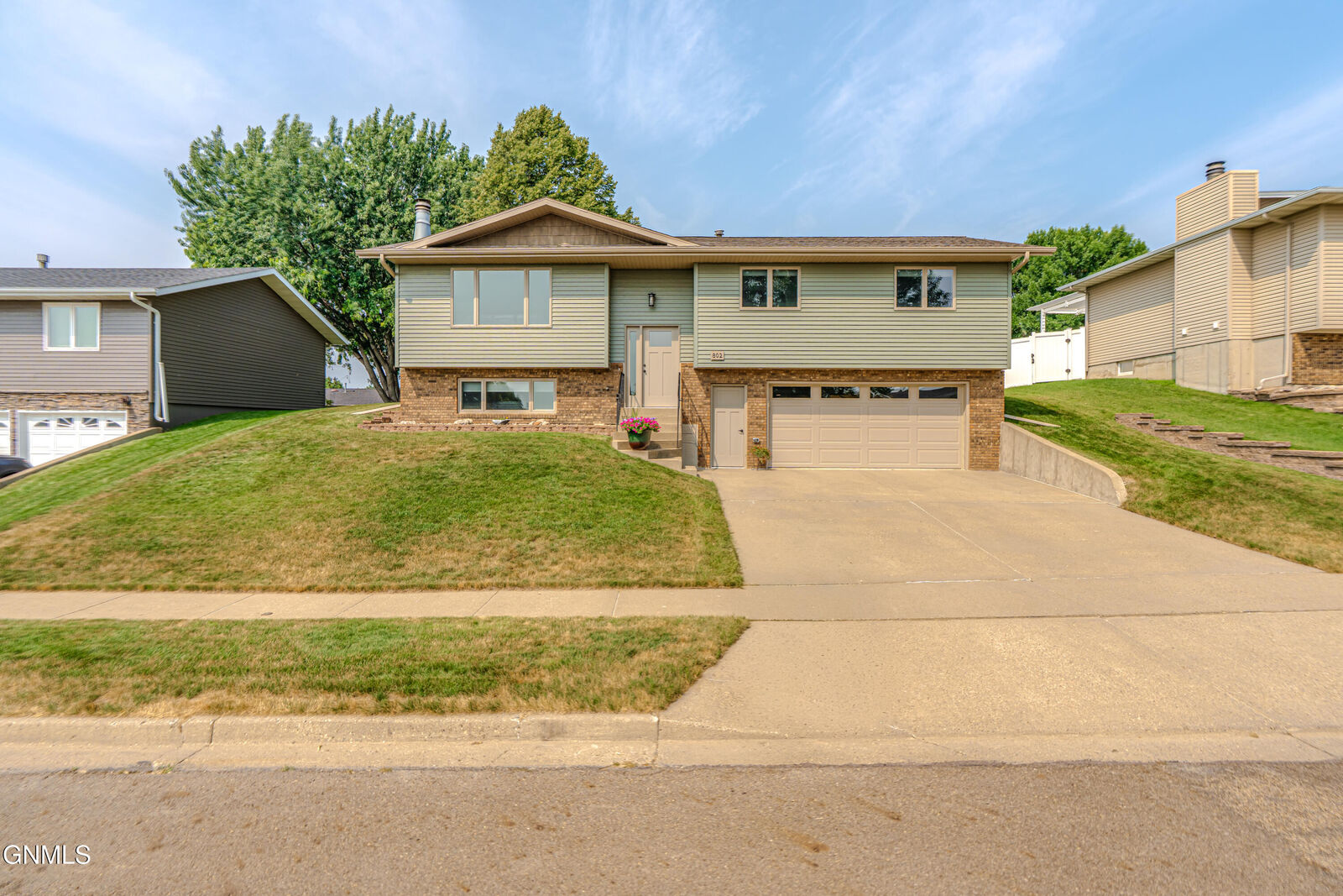 Property Photo:  802 32nd Street  ND 58501 