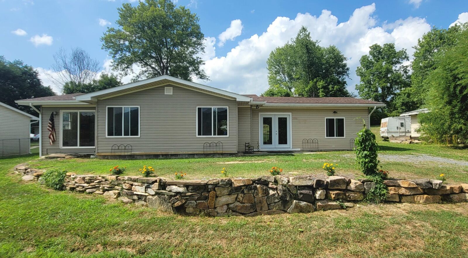 Property Photo: 33 Dillon Ln Lane WV 25951