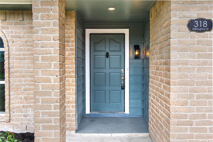 Property Photo: 318 Willoughby Drive TX 77469