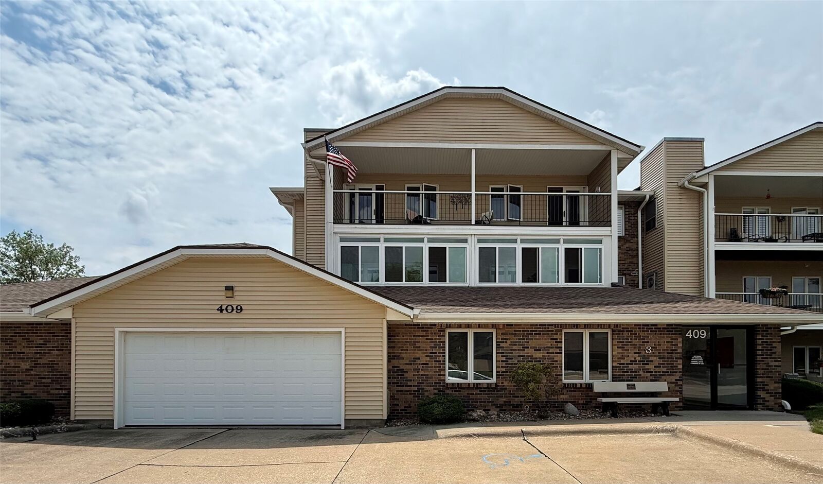 Property Photo:  409 SE Delaware Avenue 211  IA 50021 
