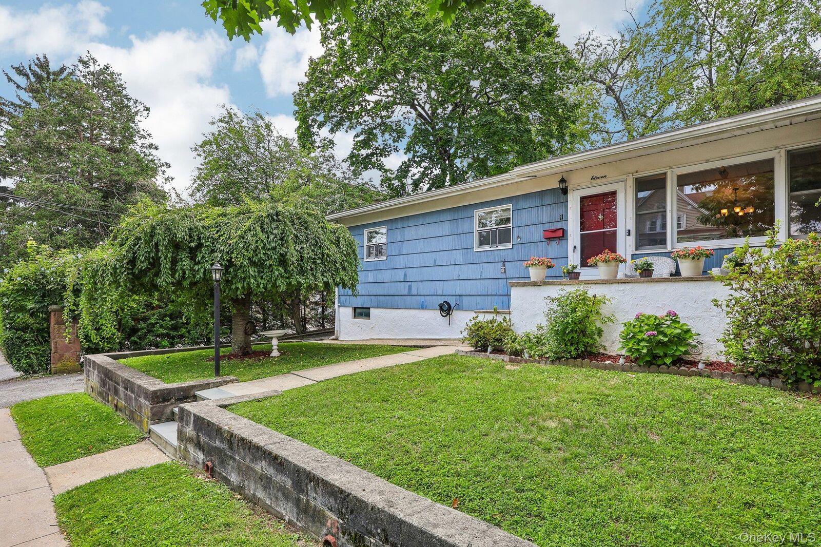 Property Photo:  11 Park Avenue  NY 10805 