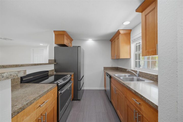 Property Photo:  2804 Applewood Drive  FL 33759 