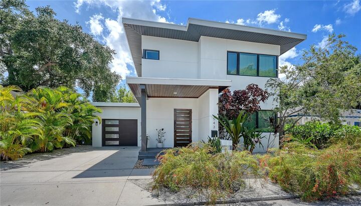 Property Photo: 543 Columbia Court FL 34236