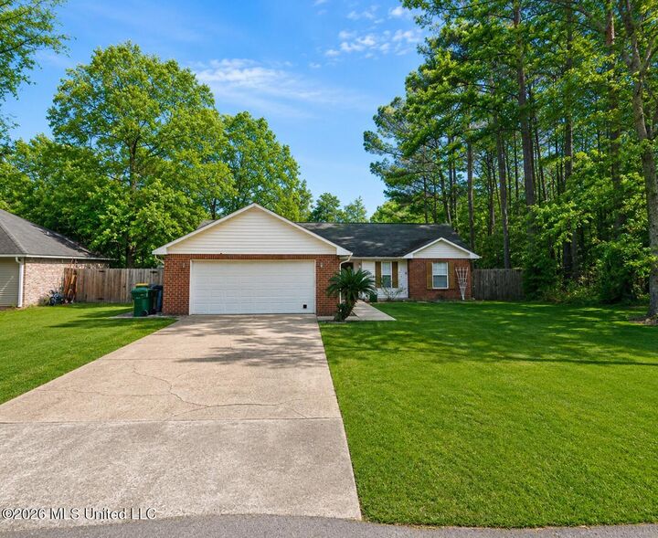 Property Photo:  1300 Oak Street  MS 39564 