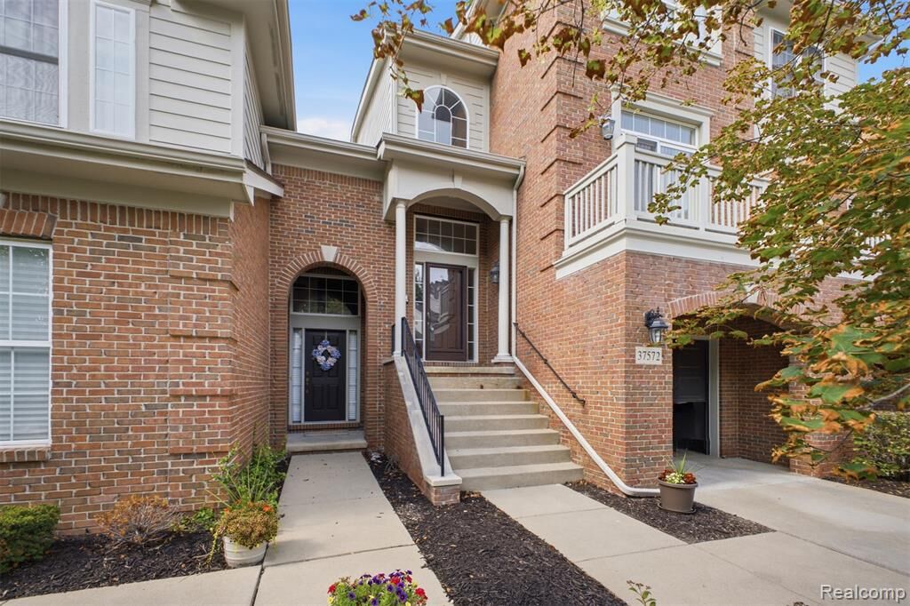 Property Photo: 37576 Newburgh Park Circle MI 48152