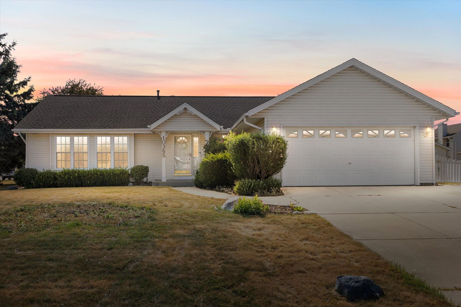 Property Photo:  10365 S Kelly Dr  WI 53154 