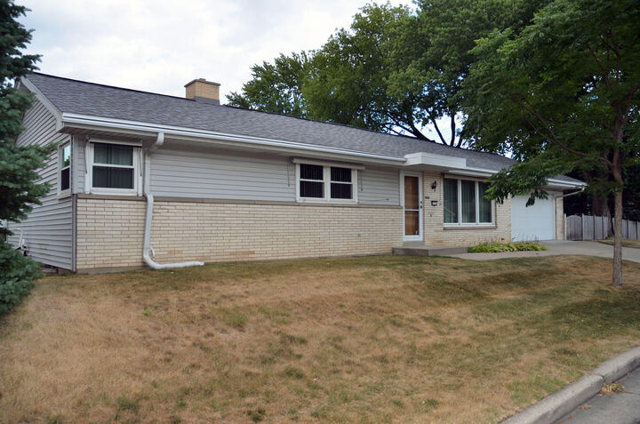 Property Photo:  2672 N 115th St  WI 53226 