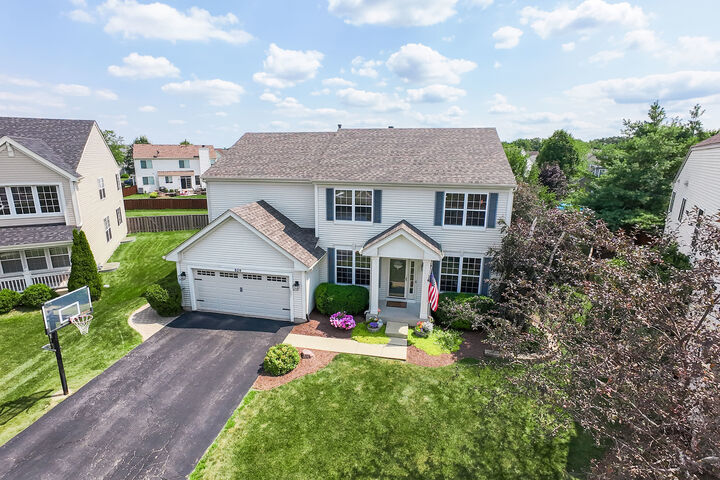 Property Photo:  929 Oxford Court  IL 60140 