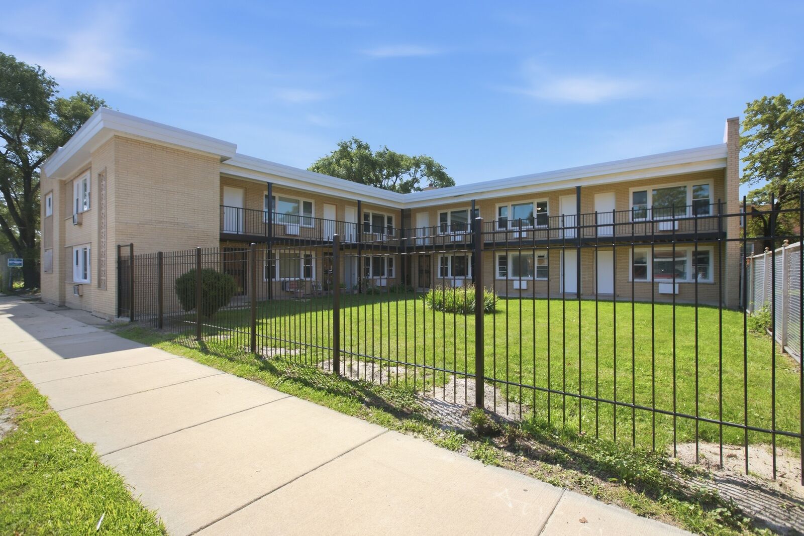 Property Photo:  2537 E 83rd Street 207  IL 60617 