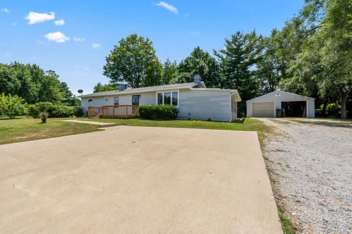 Property Photo:  19721 US 150 Highway  IL 61705 