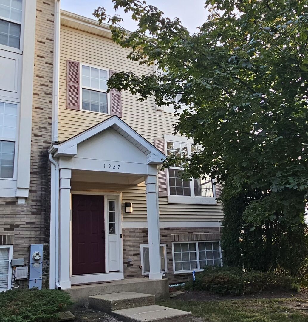 Property Photo:  1927 Freedom Court 40-1  IL 60099 