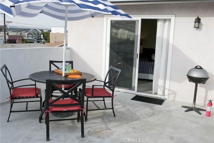 Property Photo:  423 1/2 Westminster Avenue B  CA 92663 