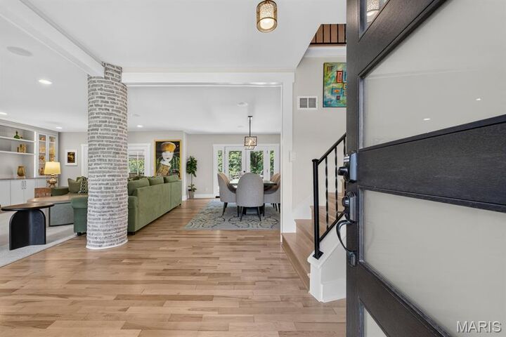 Property Photo:  12237 Ladue Road  MO 63141 