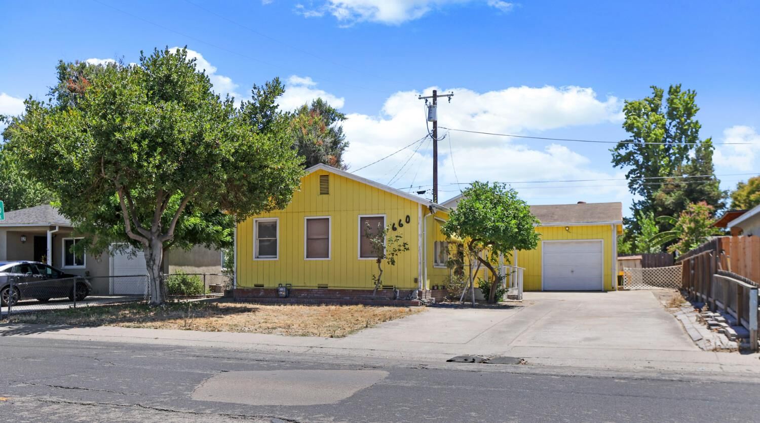 Property Photo: 660 E North Street CA 95336
