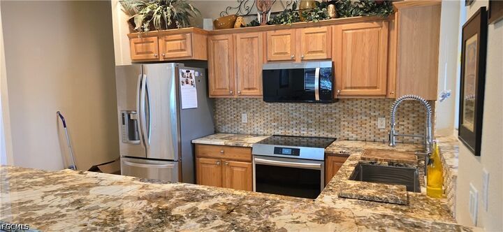 Property Photo:  1108 SW 15th Place  FL 33991 