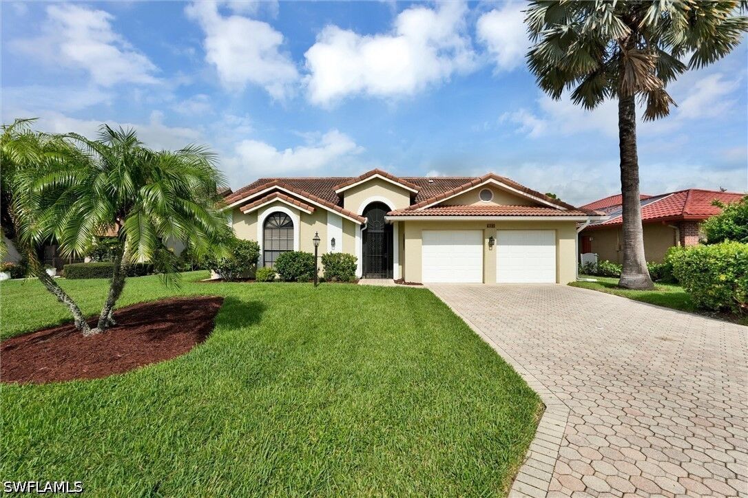 Property Photo:  453 Countryside Drive  FL 34104 