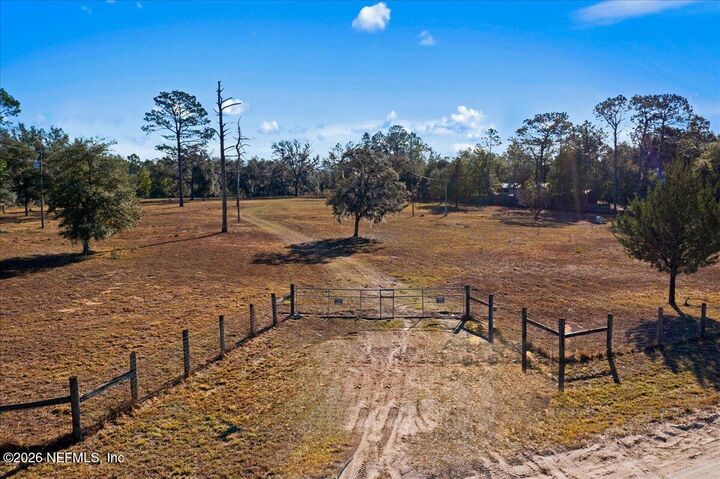 Property Photo:  5551 NE 106 Court  FL 32621 