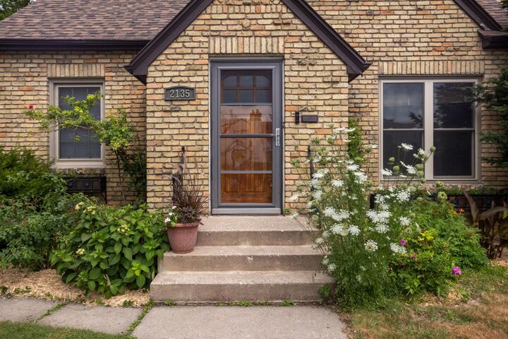 Property Photo:  2135 Pinehurst Avenue  MN 55116 