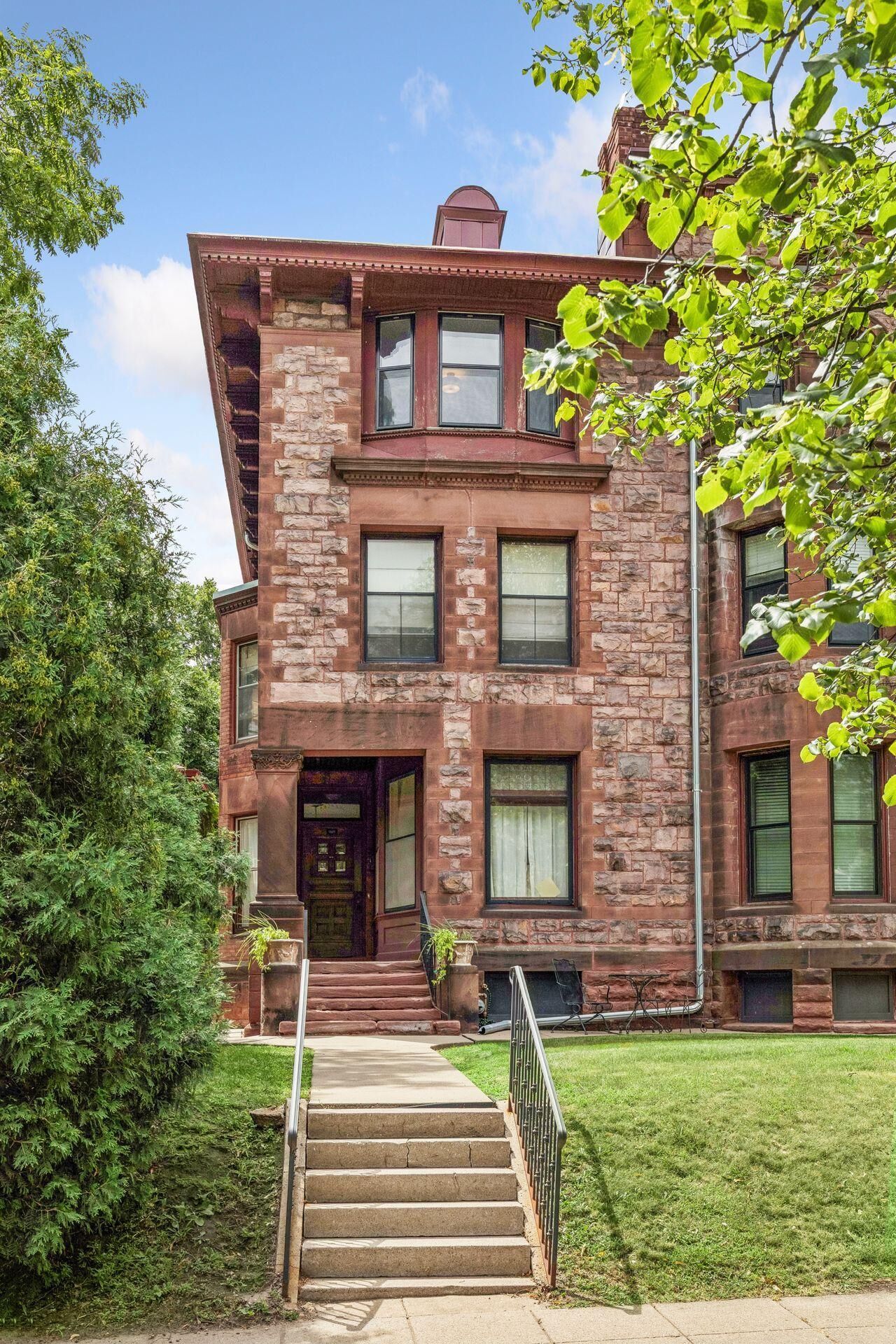 Property Photo:  596 Summit Avenue 596-3  MN 55102 